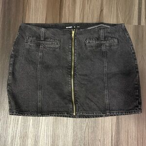Old Navy Black Mini Skirt with Gold Zipper